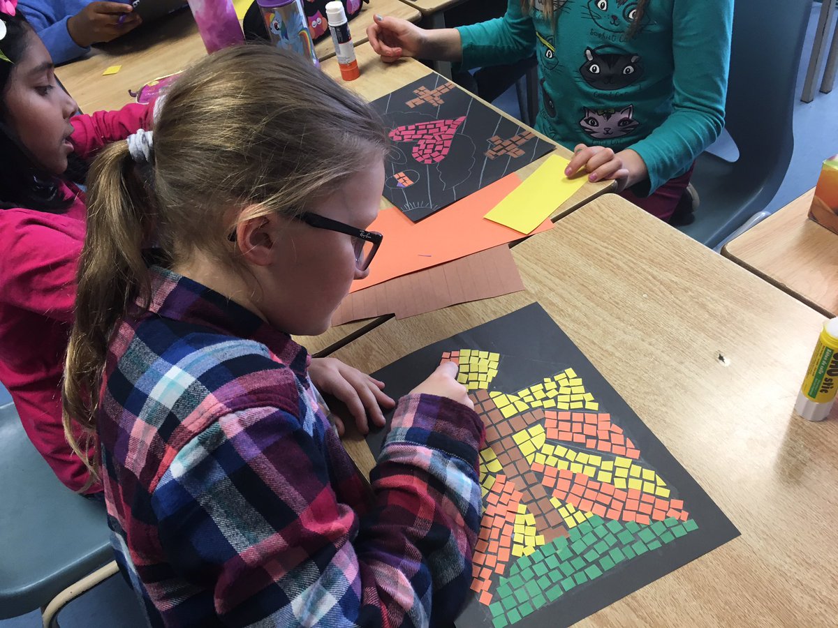 MmeGoyer's tweet photo. #AncientRomans created #mosaic art & so are we! Working on #mosaics in time for #HolyWeek! #DPLent #RomanArt #mosaïque @StGertrudeMBC https://t.co/KsIKi89cg4