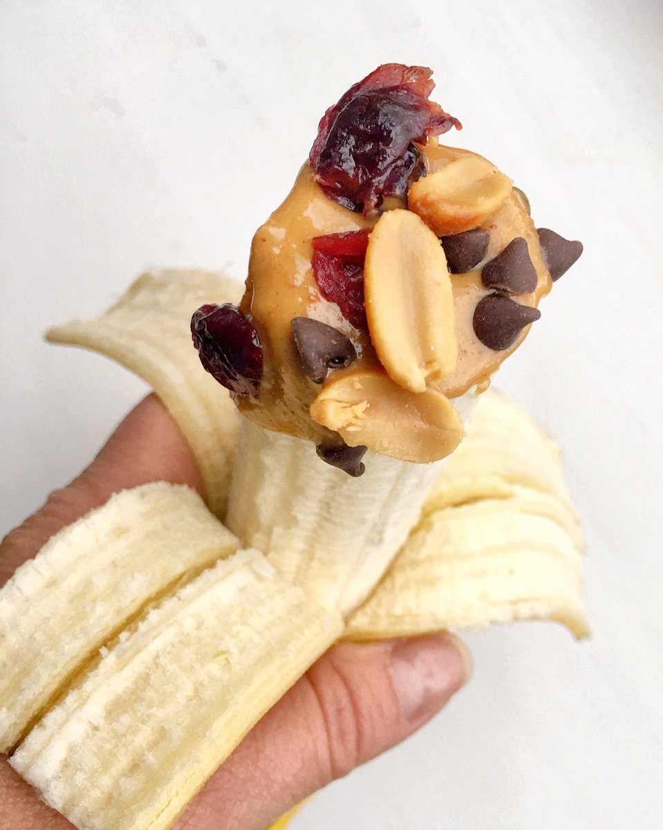 shancrockerRD's tweet image. Banana with #peanutbutter and trail mix beats a packaged energy bar any day! #realfoodfuel #fitnessfridays @PeanutsCanada