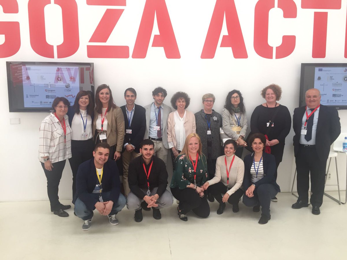 INDICOinfo's tweet photo. Foto de "familia" #SmartJump @SmartJumpEU @IAF_Aragon @Herizont https://t.co/b8tWmX8GLM