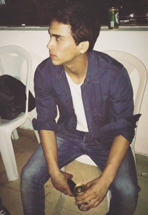 RenatoGaravito's tweet photo. #hiddenphoto #party https://t.co/a8biEFYRVC