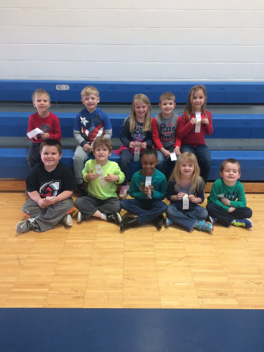 StPierreKinders's tweet photo. 3rd quarter bobcat awards and perfect attendance! https://t.co/yWrukE8z2I