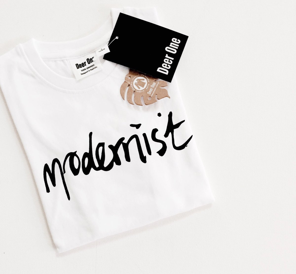 Weekend attire sorted 👌🏼 

#deerone 

#gotscertifiedorganic #modernisttshirt

#kidsfashion