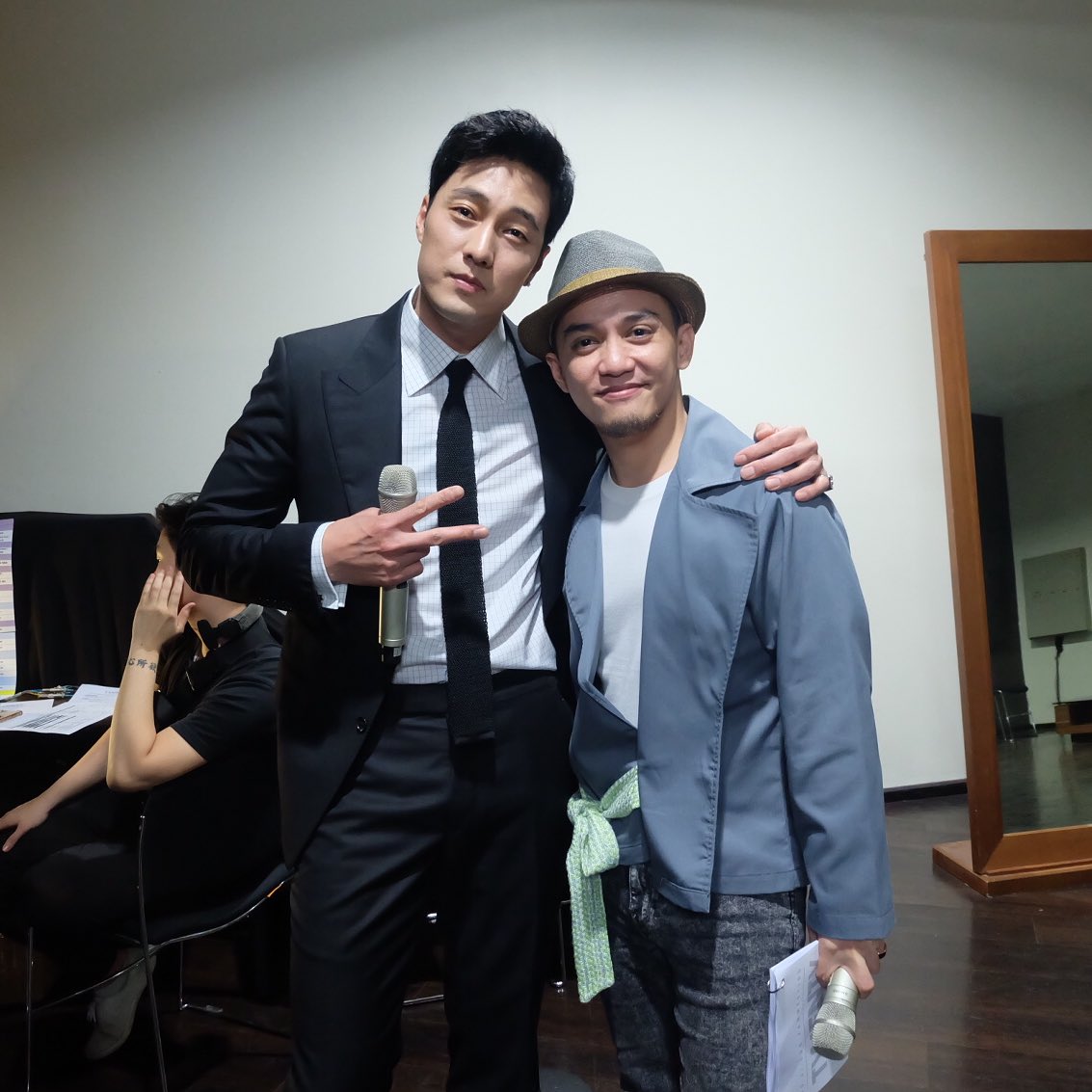 aduhh mau release vlog tp blm selesai ngeMC.. yaudah release ini dulu deh #BackstageMoment with  #sojisub #SojisubinJKT 😅😅💙💙