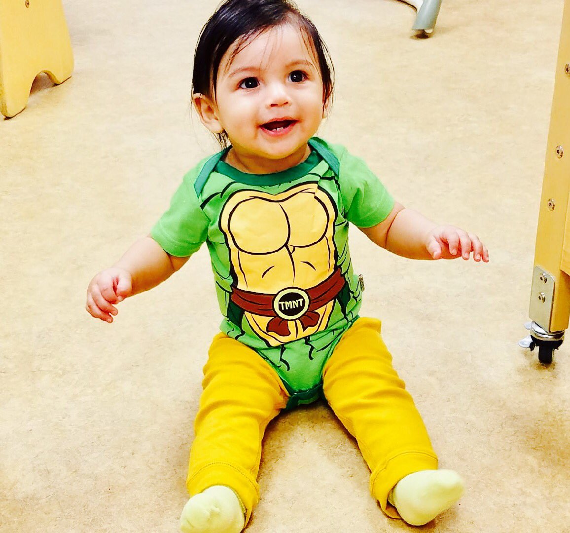 JennsBliss's tweet photo. My little #NinjaTurtle #EarthDay #GreenDay Rocking his abs at daycare #OurMiniMe #AbsForDays #BabyHumor @jedeleon82 https://t.co/2my7DztzPx