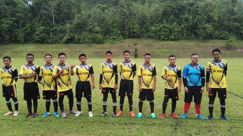 ShaSyafika2902's tweet photo. hero2 bla spk smk dato seri wan mohamed😂😂😎😎 https://t.co/2pJy8pyQrI
