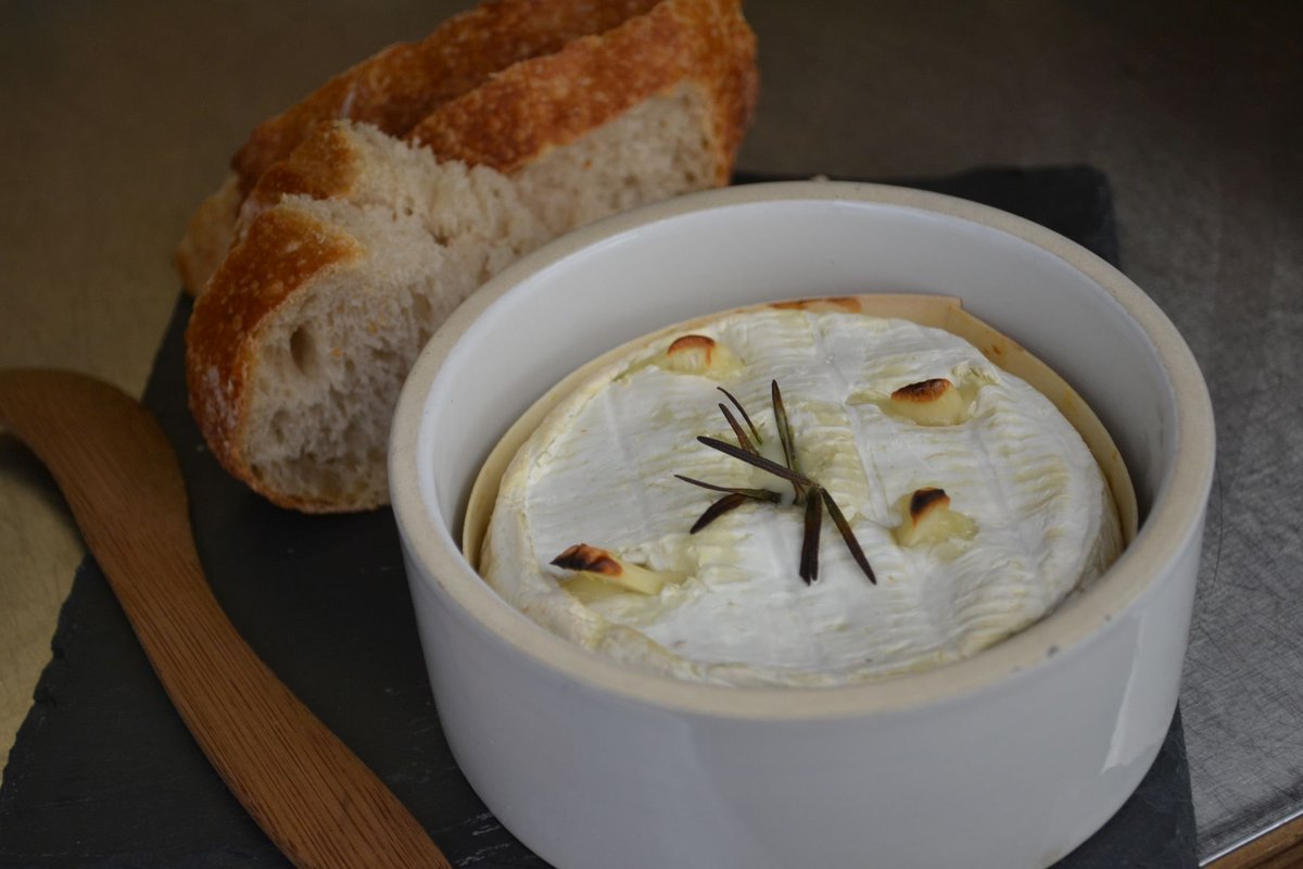 _CopperPot_'s tweet image. Keeping it simple at the Copper Pot- baked camembert with roasted garlic, rosemary &amp;amp; sourdough