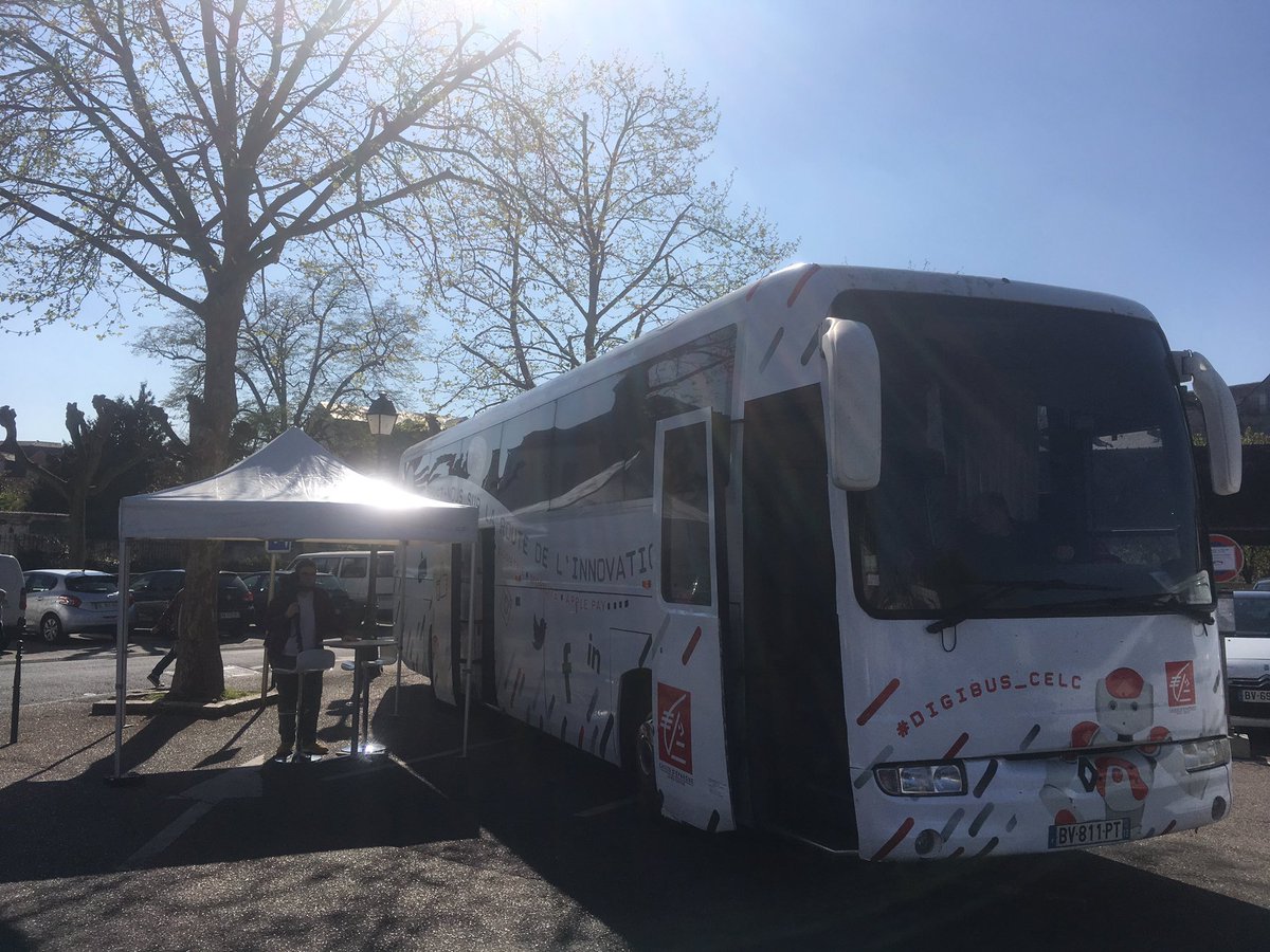 Digibus_CELC's tweet photo. Nous voilà à #Montargis avec le @Digibus_CELC ! #Team #Road #CELCDigitalTour https://t.co/42S99gqOOa