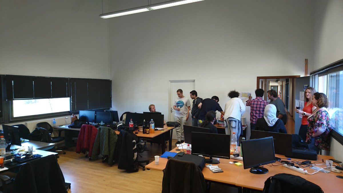 Merkkur39's tweet image. Petit goûté avant une bonne semaine de repos, bien méritée! @codincamp @pixmin @atiberghien #Vacances