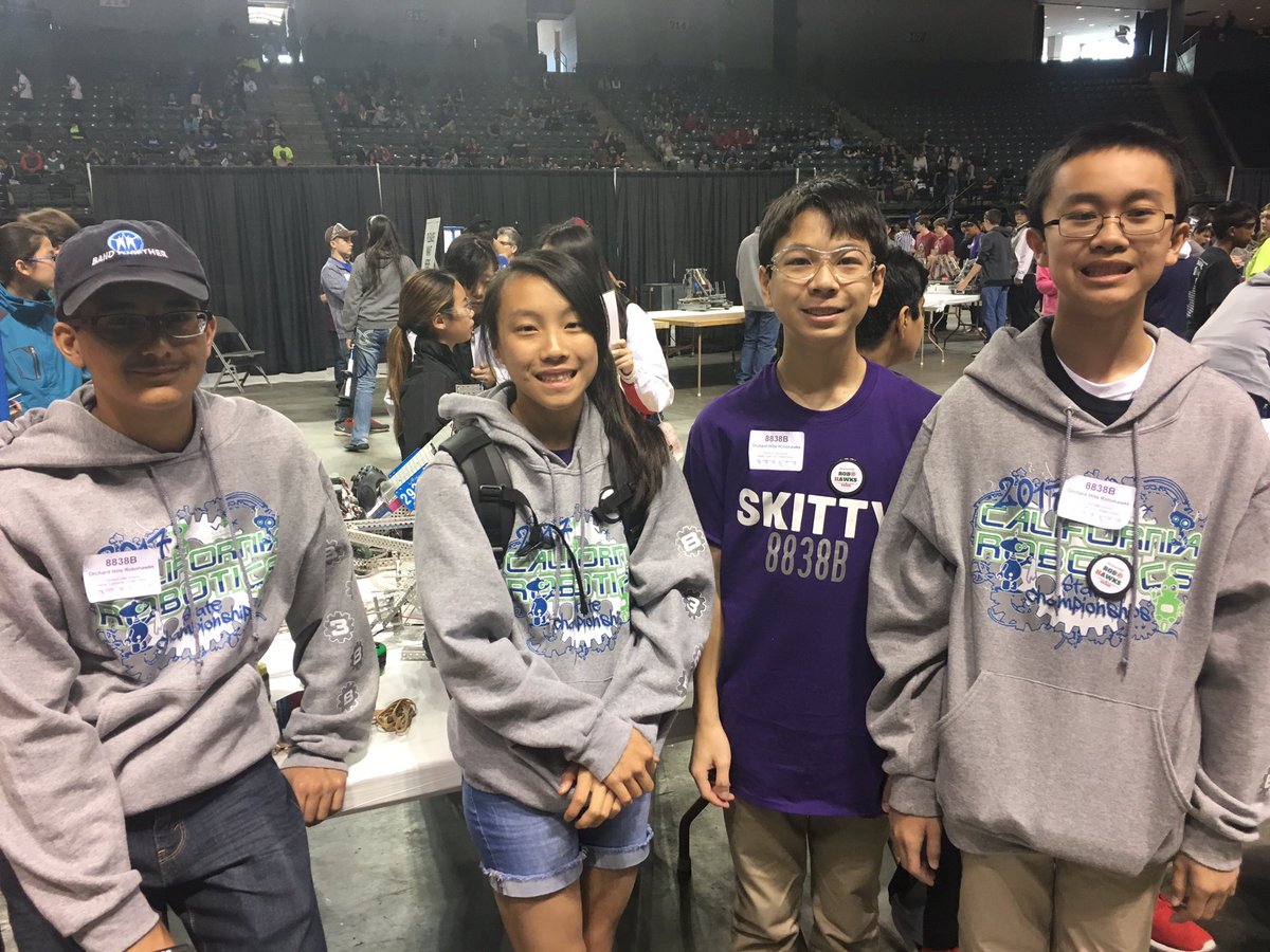 MeganLund_OH's tweet image. Late nights and early mornings... this is what robotics is all about! Our first qualifying match is about to begin! #robohawks #createusopen