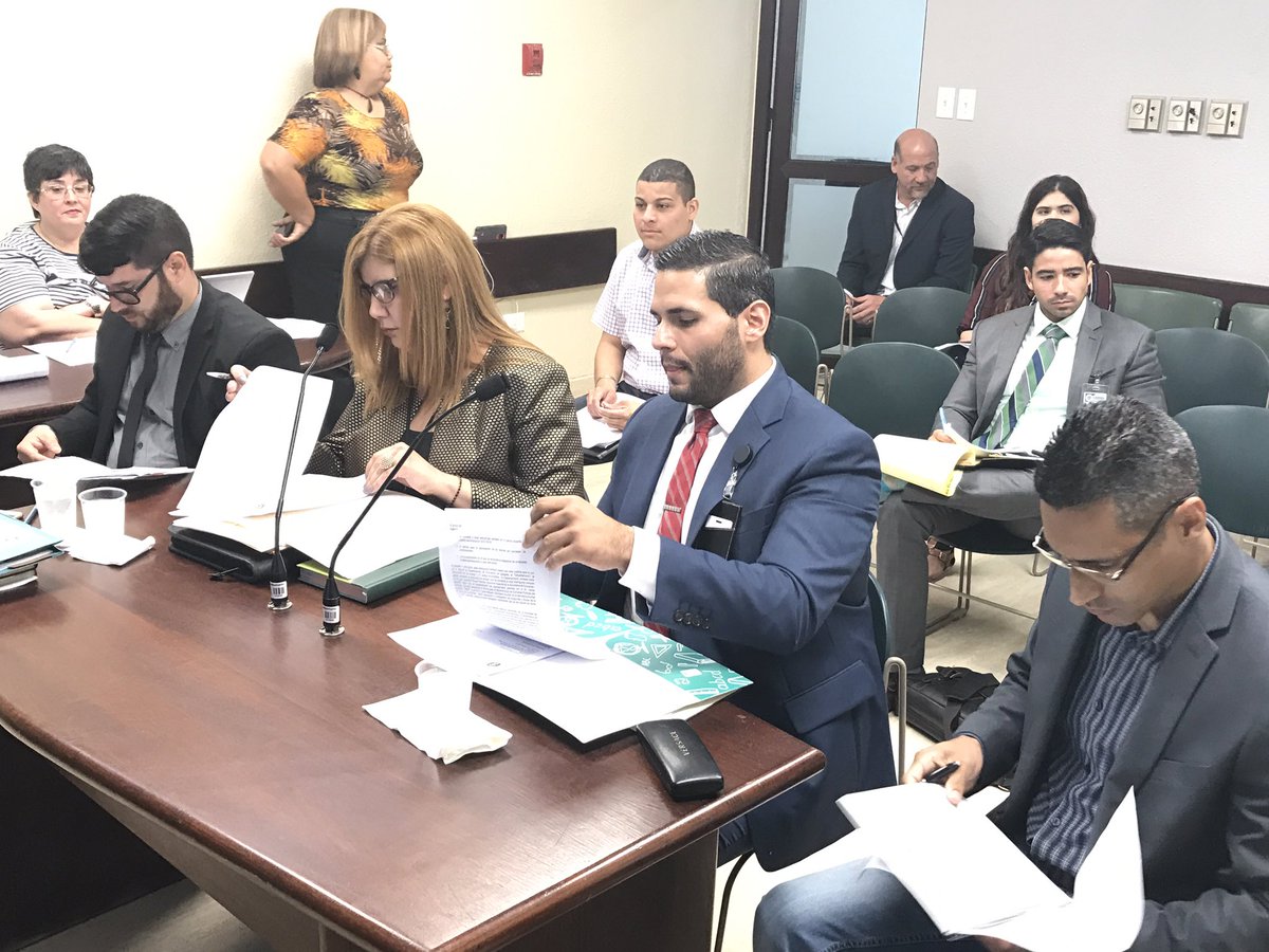 CamaraConPR's tweet photo. [AHORA] Presenta su ponencia Lcdo. Daniel José Ramírez, en representación del Departamento de Educación. #RC62 https://t.co/G836iJ6LlC