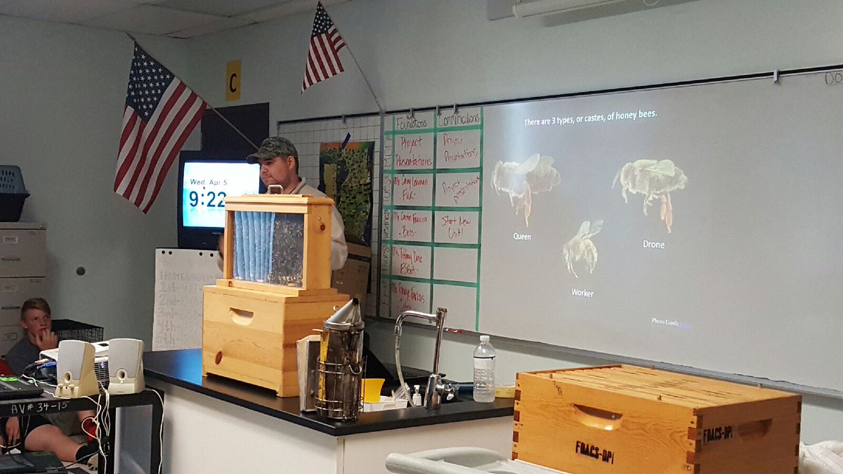 RMSMsDelgado's tweet photo. OH HOW SWEET! Mr. Fraccica from @freshfromFL presentation about #HoneyBees to @HCPSRandallMS @randall_ffa students #FloridaAgriculture #FFA https://t.co/5TTGjXB2zS