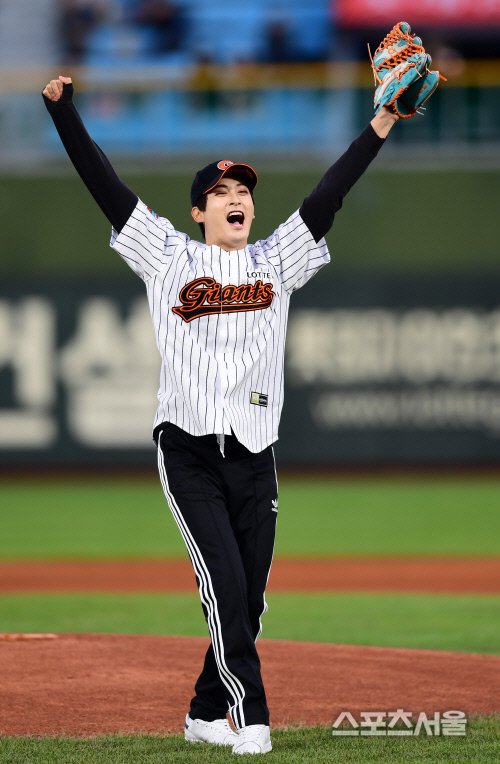 bb1013's tweet photo. 元気が出るアンジェヒョ https://t.co/Rrxc3mlfEu