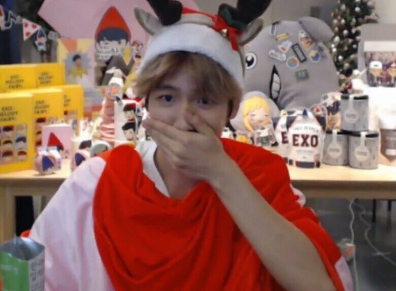 monamourksoo's tweet photo. A SPECIAL MESSAGE from EXO to us EXO L's  to be released tomorrow 5PM at From EXO, Facebook &amp; Youtube! OMG YEHETTTTT 😭😭🙌🙌🙏🙏❤❤
#5YearswithEXO https://t.co/uKdYwUP9Bb