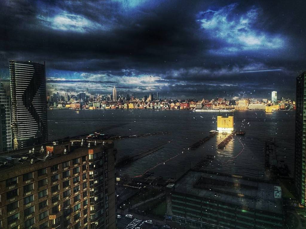 beardntravel's tweet photo. Manhattan in the light!
#manhattan #nyc #ny #downtown #newyork_instagram #newyork_ig #empirestatebuilding #chryslerbuilding #skyline #hudso… https://t.co/cb7NWxbIeG