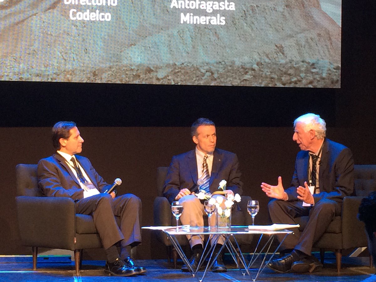 fundacionchile's tweet photo. "El cobre y la minería tienen la obligación de generar innovaciones tecnológicas desde el día de hoy". #PatricioMeller #CescoWeek2017 https://t.co/kR3FGhpjkK