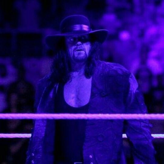 Undertaker24_0's tweet photo. #اعتزال_اندرتيكرits The saddest moment ever in wrestling history 😭😭😭👏👏👏 #ThankYouTaker #ThankYouUndertaker #Wrestlemania  #اعتزال_اندرتيكر https://t.co/ZgjBiOtIn5