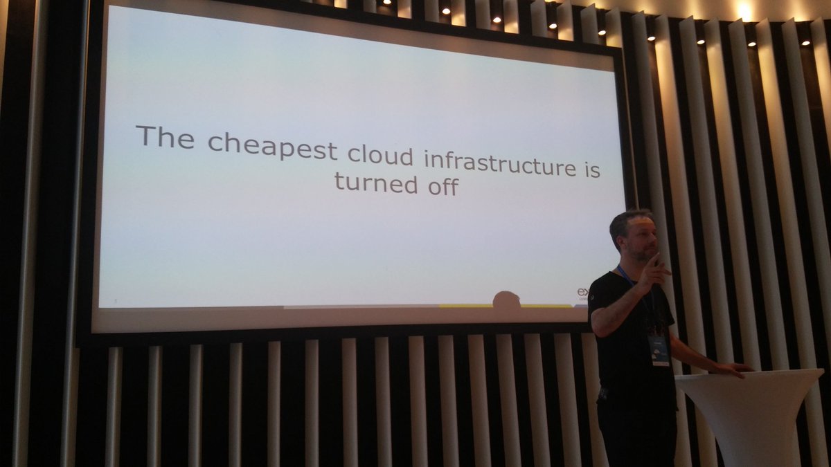 techwob's tweet photo. Darren V on the economics of #cloud infrastructure at #codeforward https://t.co/ZoihWVxvcu