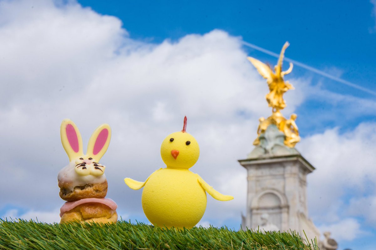 marcbakeryltd's tweet photo. #Lilly &amp; #Edgar spotted at #Victorial #memorial waiting for the #Queen to say hello! #easter #chocolate #cake #patisserie #london #tourist https://t.co/kuUG03OgN1