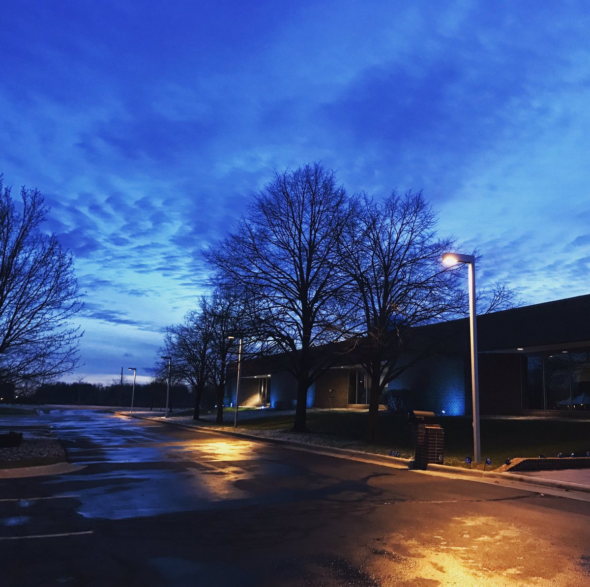 PSM_Ins_Co's tweet image. Pioneer is painting our town blue for #ChildAbusePreventionMonth 💙learn how to get involved at paintourtownblue.org! #speakup810