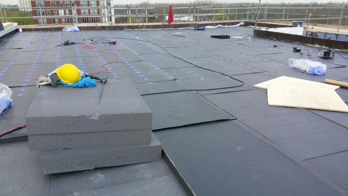 WitteveenDak's tweet photo. (Breehorn A'dam)
Volgende dak voorzien van Unidek Wédé Black Pearl en Wedeflex D4.
@DijkstraDraisma https://t.co/8xgRsLQTcn