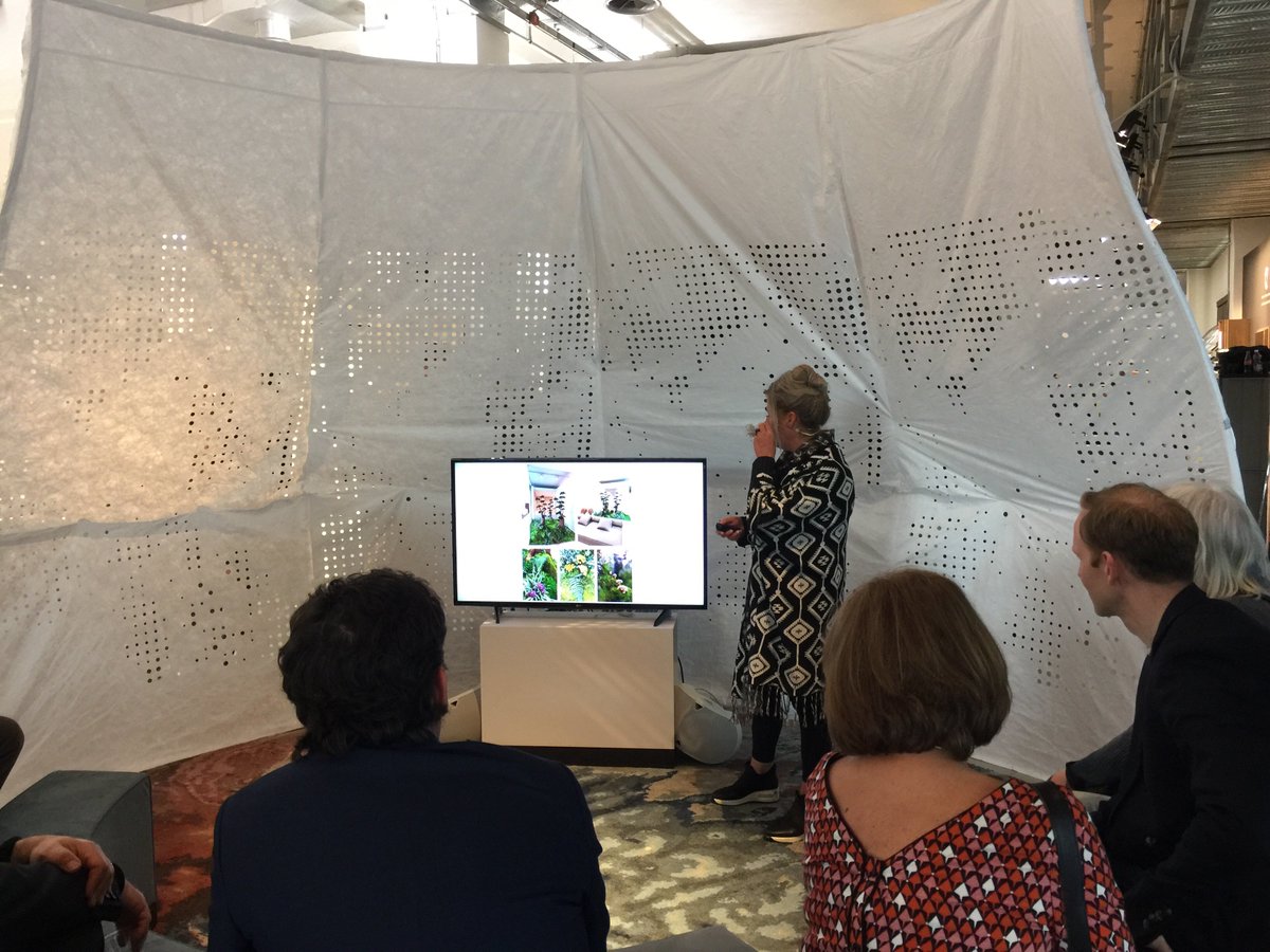 Amazing artist Claudia Bonollo is speaking in The Forum. Thanks Claudia! #claudiabonollo #salonedelmobile2017 #welovedesign