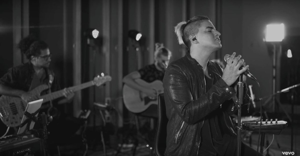 SonyMusicArg's tweet photo. ¡Nada mejor que la versión acústica de #SiTú de @fabianmanuk para este viernes!
😍 https://t.co/jDJgVXzeBN 😍
#NuestraMúsica https://t.co/822gtJ5evm