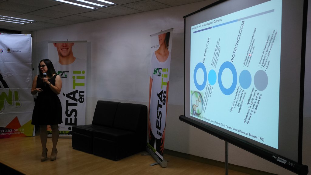ragarciaUTC's tweet photo. Maribel Leyva entendiendo la prospectiva de los Clústers. #UTCestáEnTi #TICUTC ##ArqSoftwareUTC https://t.co/odAQAU06pv