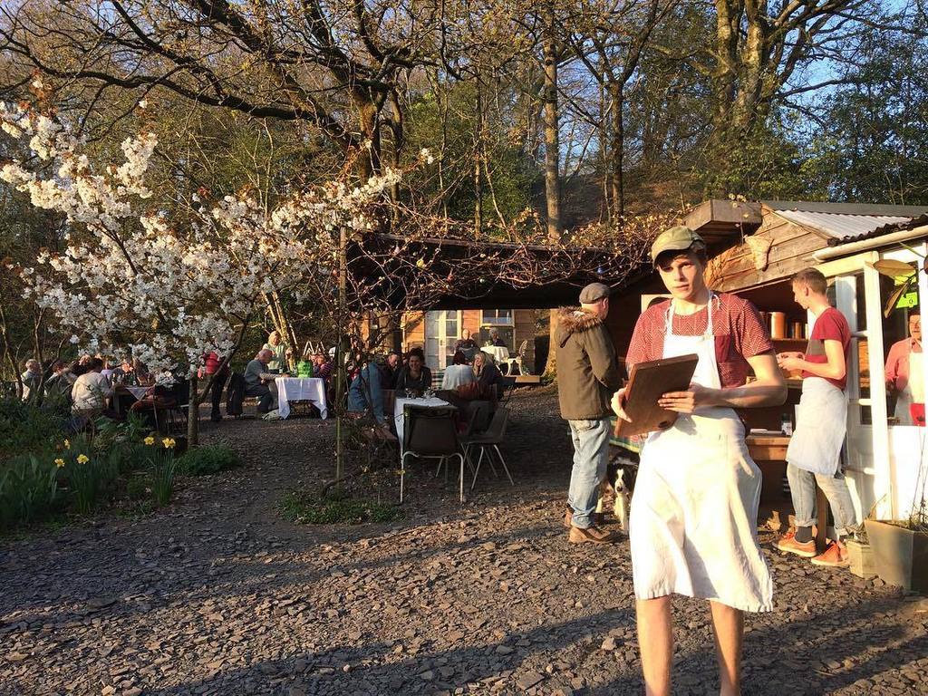 whitepostbakery's tweet photo. First pizza night of the season and the sun is shining! Thank you @tracebridgesourdough #woodfired #sourdoughpizza https://t.co/xerw5YH6zu https://t.co/9l3xBFrcVR