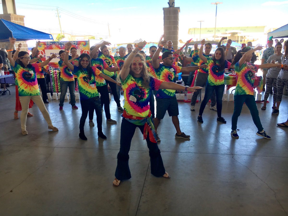 BioHouston's tweet photo. .@Texas_Heart's Chili Team "Peace Love Life" with their annual dance routine! #BHChiliCookOff https://t.co/qUvBqiBoRG