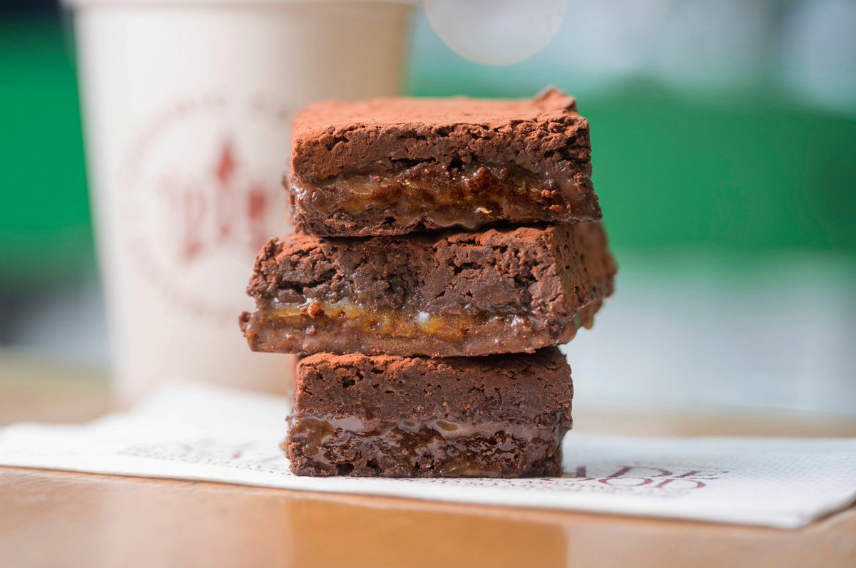 Pret's tweet photo. Judging by your reviews, our salted caramel Vegan Brownie has hit the spot 👌 #VeggiePret https://t.co/cni0AsQRx9