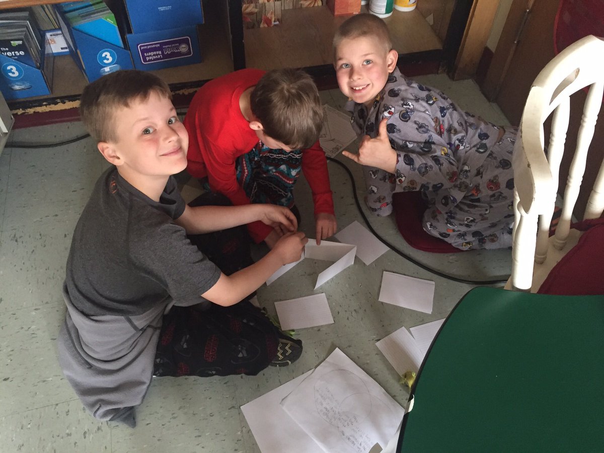 ForestRoad_3rd's tweet photo. Making a sturdier home for the Three Little Pigs💨
#ForestRoadSchool #thirdgrade #fifthgrade https://t.co/V88lkvSGGy
