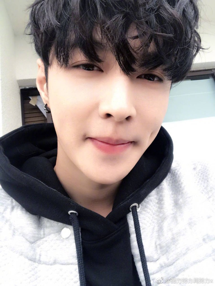 csb07047's tweet photo. 멀리 떨어져있어도 서로 똑같이 12시가 되기만을 기다렸다는게 넘 귀엽고 사랑스럽다,, https://t.co/JugEgbDNBz