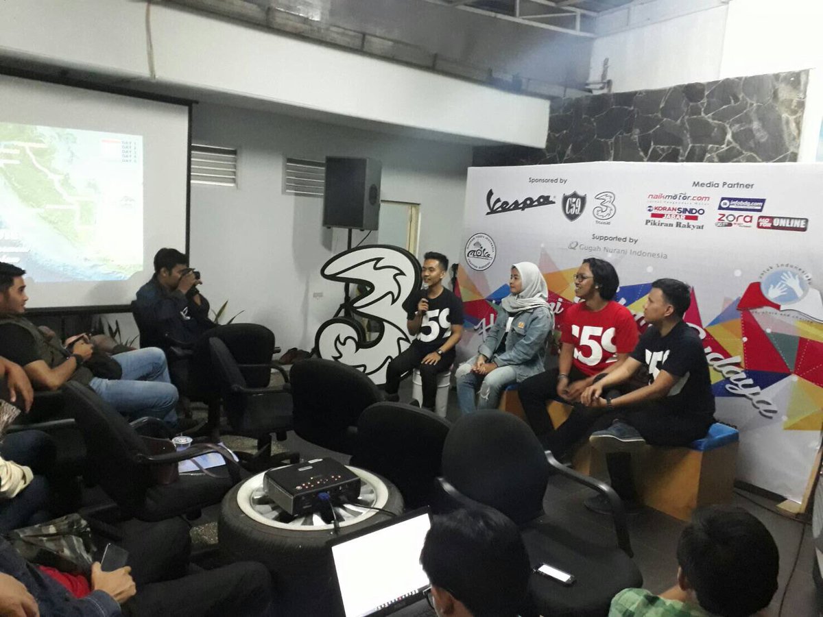 husnimutho's tweet photo. Cinta vespa dan sunda jadi Harmoni dalam budaya. Bandung - Padang 2021 KM. https://t.co/BVdMSAa9hz