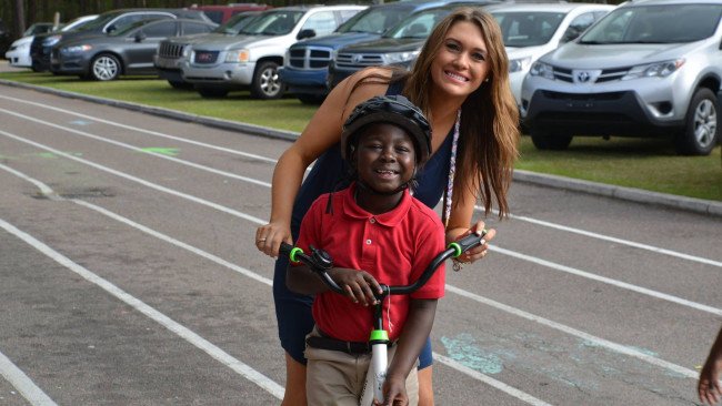 hearnoevilpod's tweet image. ❤️this #feelgoodfriday story of a 👩🏼‍🏫spreading #joy to students #proverbs1722 @PepperhillCCSD @nbc4i #yougetabike bit.ly/2nlKoLH
