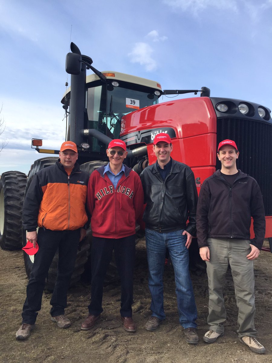 @RitchieBrosAg  Come to Orosz sale today in Dubuc, great family and good equipment
