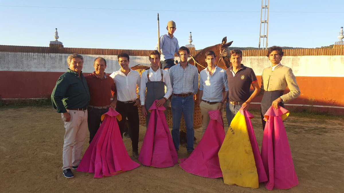 VPuertoOficial's tweet photo. Tarde de ilusiones y sabor !!! Hoy me toco de "Tapia"🤗Gran tentadero #arucci https://t.co/qmK9cD038K