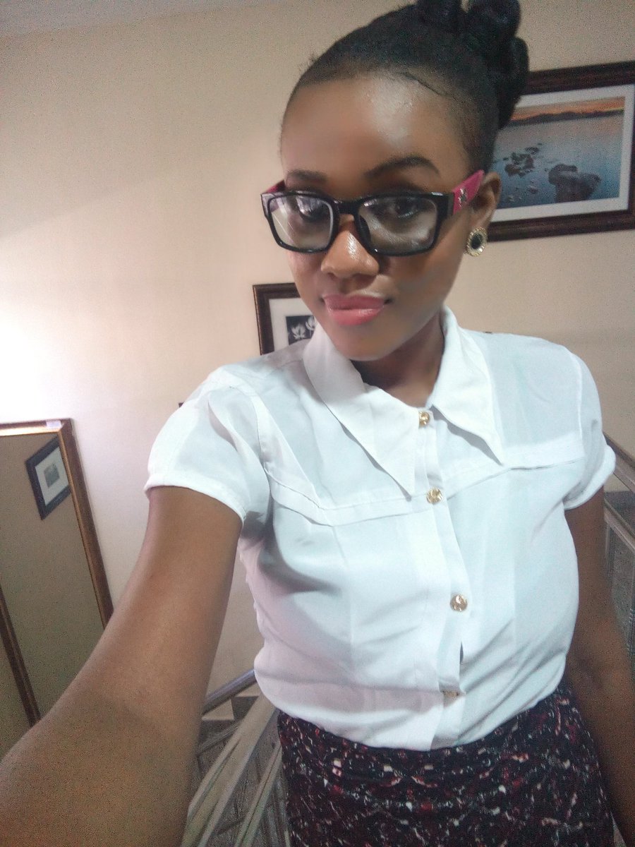 kweenclare's tweet photo. Oh yeeeaaa!! There you go #womenwhowearglasses.. https://t.co/oUTA3MruAw