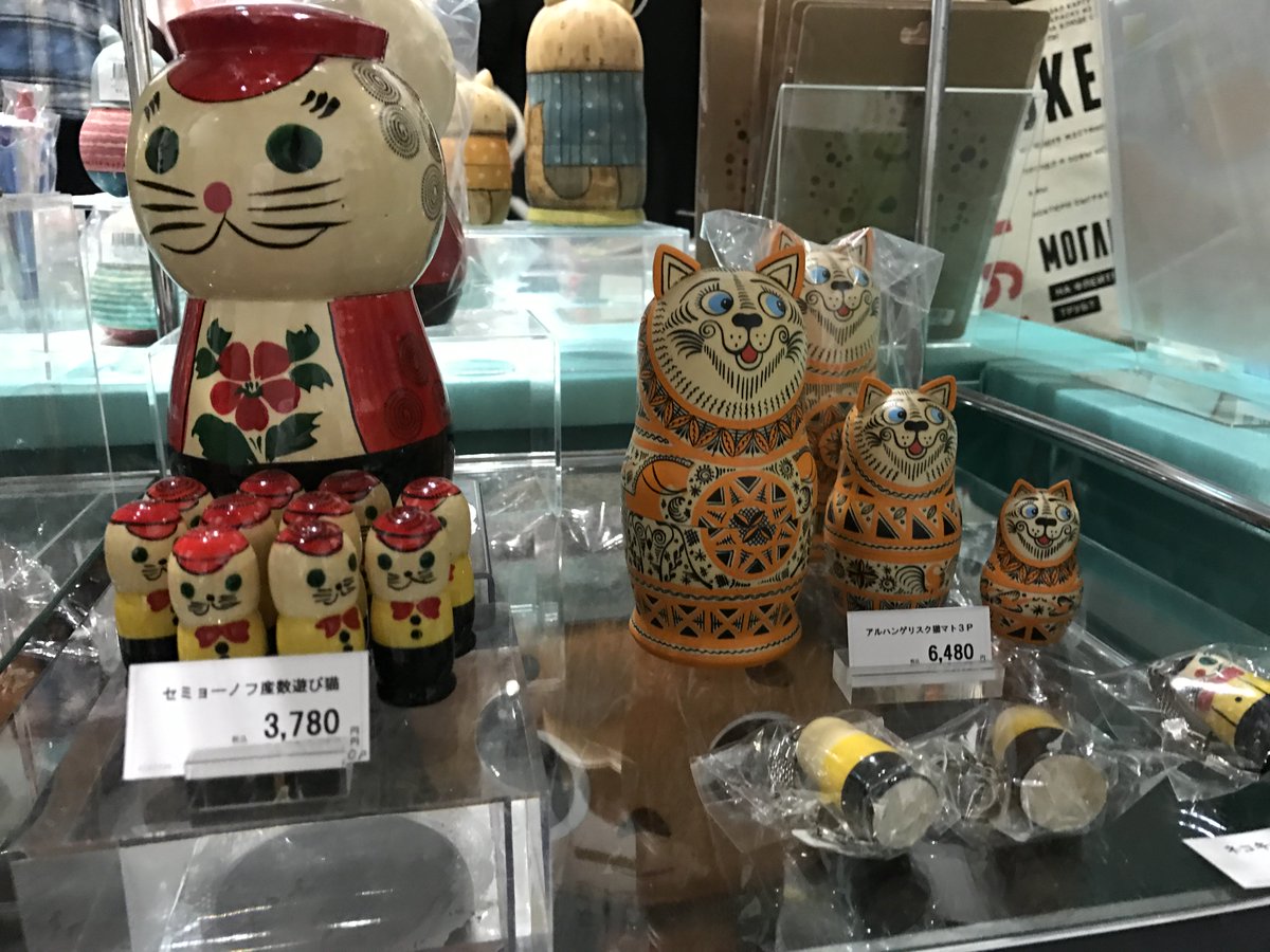 The そうじろう Twitterren マーベル展 グッズ売り場への入場 お会計は1チケットにつき一回というルール お隣で開催の 大エルミタージュ美術館展 のグッズ売り場には入場可能です で このグッズ売り場にはカワイイネコちゃんが アメコミグッズのあとには彼女