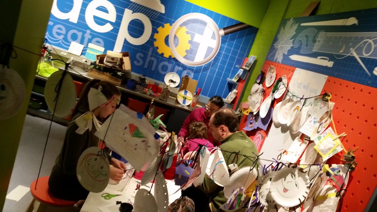 JoGetsCurious's tweet photo. Family experimenting, designing and learning together @KYScience #ScienceDepot #ExploreCreateShare https://t.co/RI5rnyk1M3