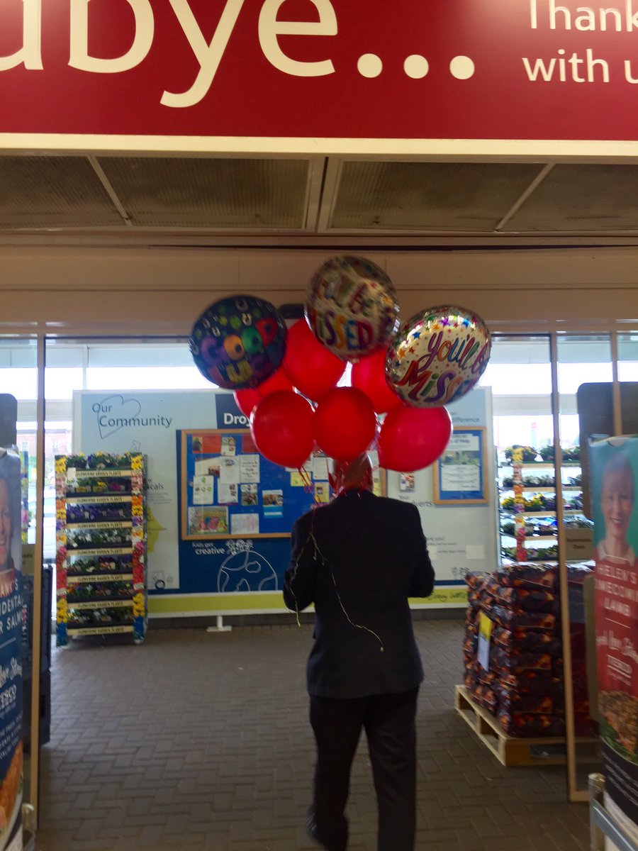 Today <a href="/Tesco2401/">Tesco Grace</a> waved goodbye to our SM <a href="/GordonNelson6/">Gordon</a> who retried today after 43 years service 😁🍾🍀🎉 <a href="/Will_hldswth/">Will Houldsworth</a> @Llittle25 @Tesco_North