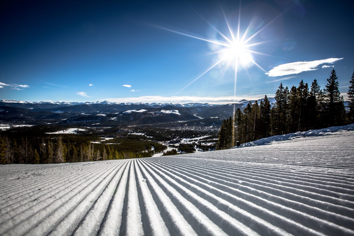 breckenridgemtn's tweet photo. Cords and blue skies today. Don't miss any days next year, get your Epic Pass by 4/9 and get 6 buddy tickets! https://t.co/D6BlsVQEAV #Breck https://t.co/ehKlEnkkVb