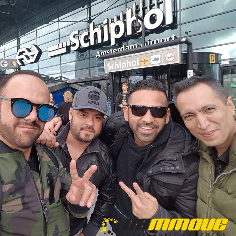 Dammove's tweet photo. Listos para su presentaciรณn #Daydream #Bรฉlgica #djscene @amsterdamdanceevent #djjerrydavila @djpelosmx ๐ฒ๐ฝ๐๐๐ผ https://t.co/31iC4TwHjO
