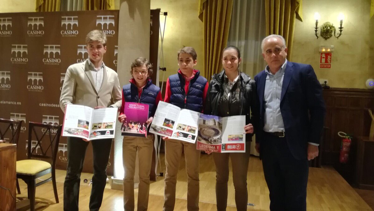 BEATRIZMATA3's tweet photo. Bonita entrevista a nuestros hijos de @RaqiZurdo  para la revista de la Federación de Peñas Helmantica presentada en el Casino de Salamanca. https://t.co/HUisNNUEuN