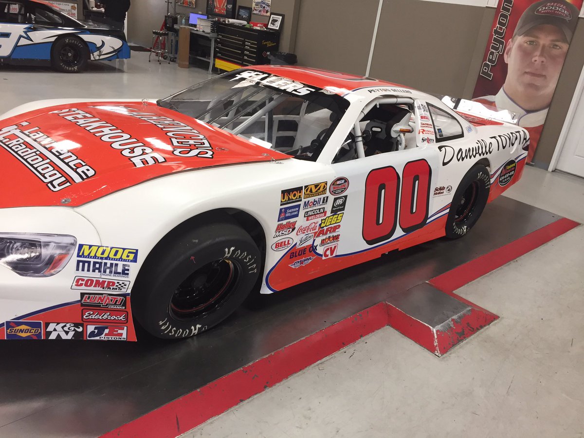 PeytonSellers's tweet photo. Headed to @SoBoSpeedway57 with a tribute to one of the best to step foot in the place @DanvilleToyota #samard #thomasbros https://t.co/P8xRHEldVu