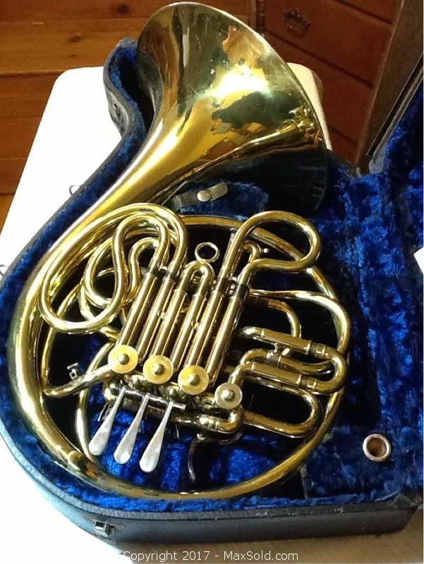 MaxSoldAuctions's tweet photo. Calling all #Musicians! This #Lorain Estate #Auction features #Baldwin #Piano, #CGConn #FrenchHorn, #Turntable and… https://t.co/CanTnRt4b6 https://t.co/cUb4Ianomi