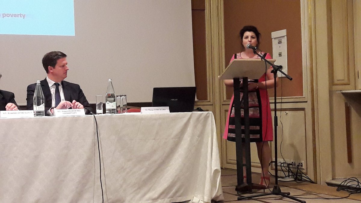 SallyAxworthy's tweet photo. Margo Uprichard speaking movingly at #Romaconference about her project The Space working with some of the 5000 Roma of Govanhill, Glasgow. https://t.co/EABDd7IeOc