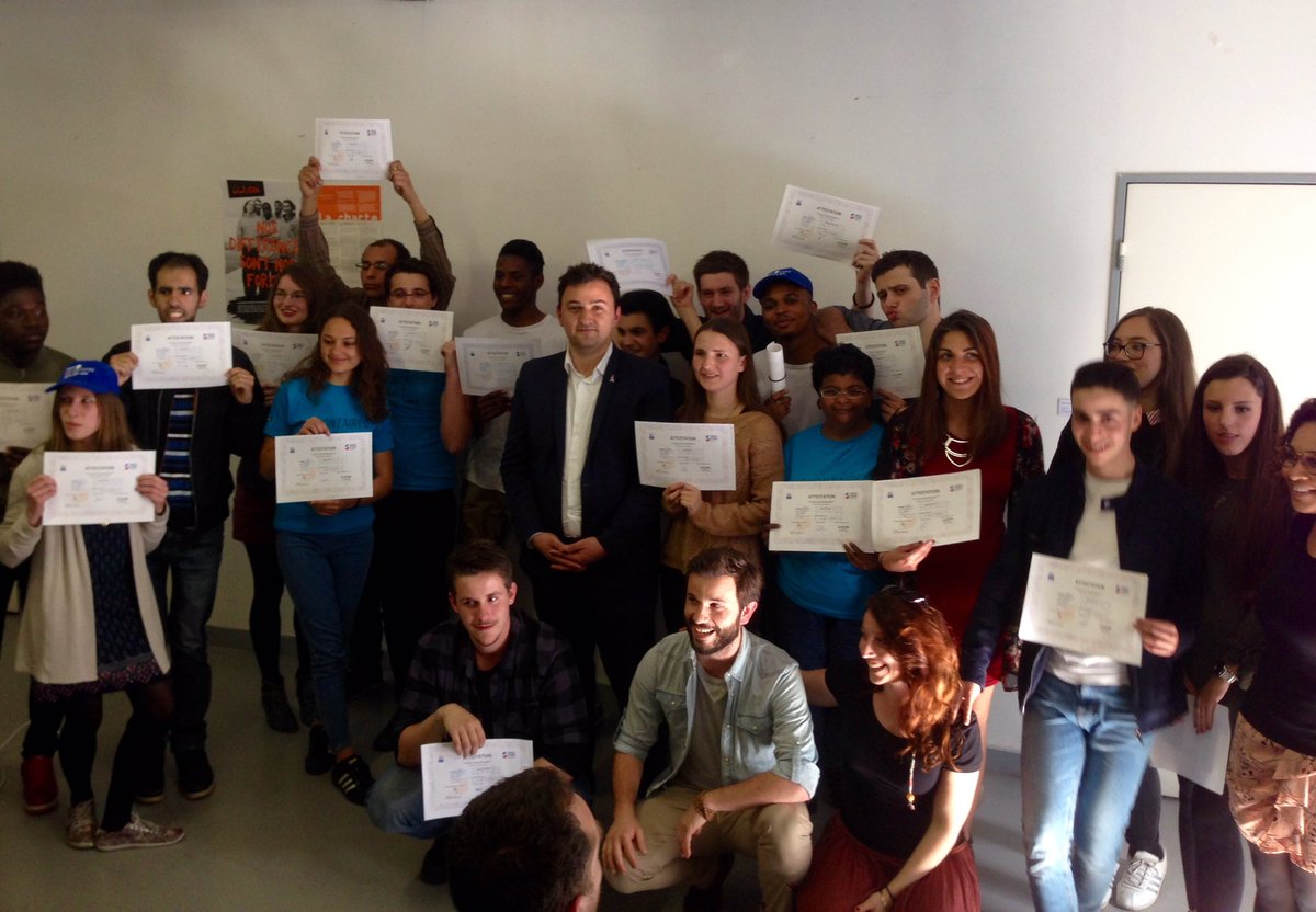 jfmartins's tweet photo. Une promo de 50 @VolontaireParis finissent leur service civique Merci à eux pour leur engagement pour @Paris &amp; ses visiteurs du monde entier https://t.co/ZU4SFQ1SSq