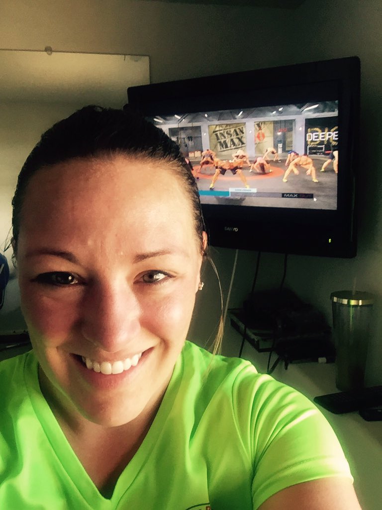 ErinMelius's tweet photo. @3OClockBeatWrtr @shauntfitness @3OclockRadio Great job! Thanks for getting me started. Just complete Friday fight round in your honor! #insanitymax30 #beachbody #shawnt https://t.co/SGwRSZEef9