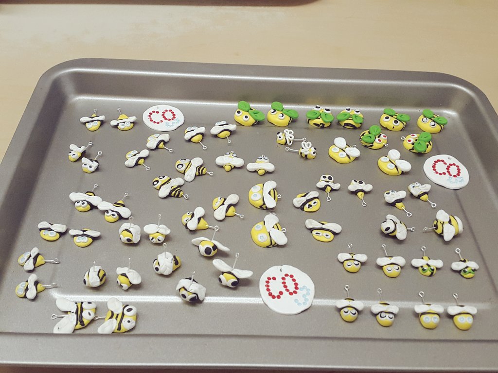 We're making #beeearrings ❤❤