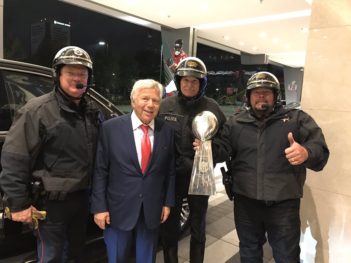 SuperBowlL1's tweet photo. @Foxxy_Sports The @Patriots say hello #SB51 #RobertKraft https://t.co/Jg7p6xOUkO